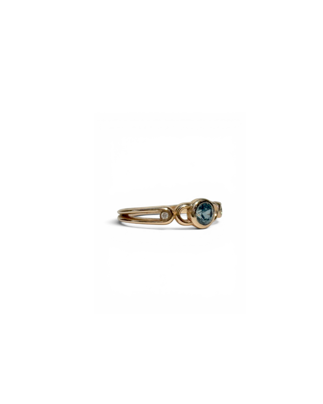 Great Encounter Ring - Grey Blue Sapphire